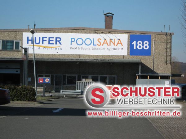 schild digitaldruck grossformat xxl hinweisschild werbeschild poolsana hufer gmbh nürnberg sigmundstrasse weit sichtbar 1 - BESCHRIFTUNG